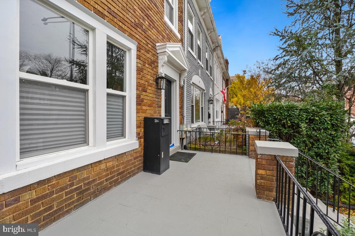 1526 Spring Place NW photo 3