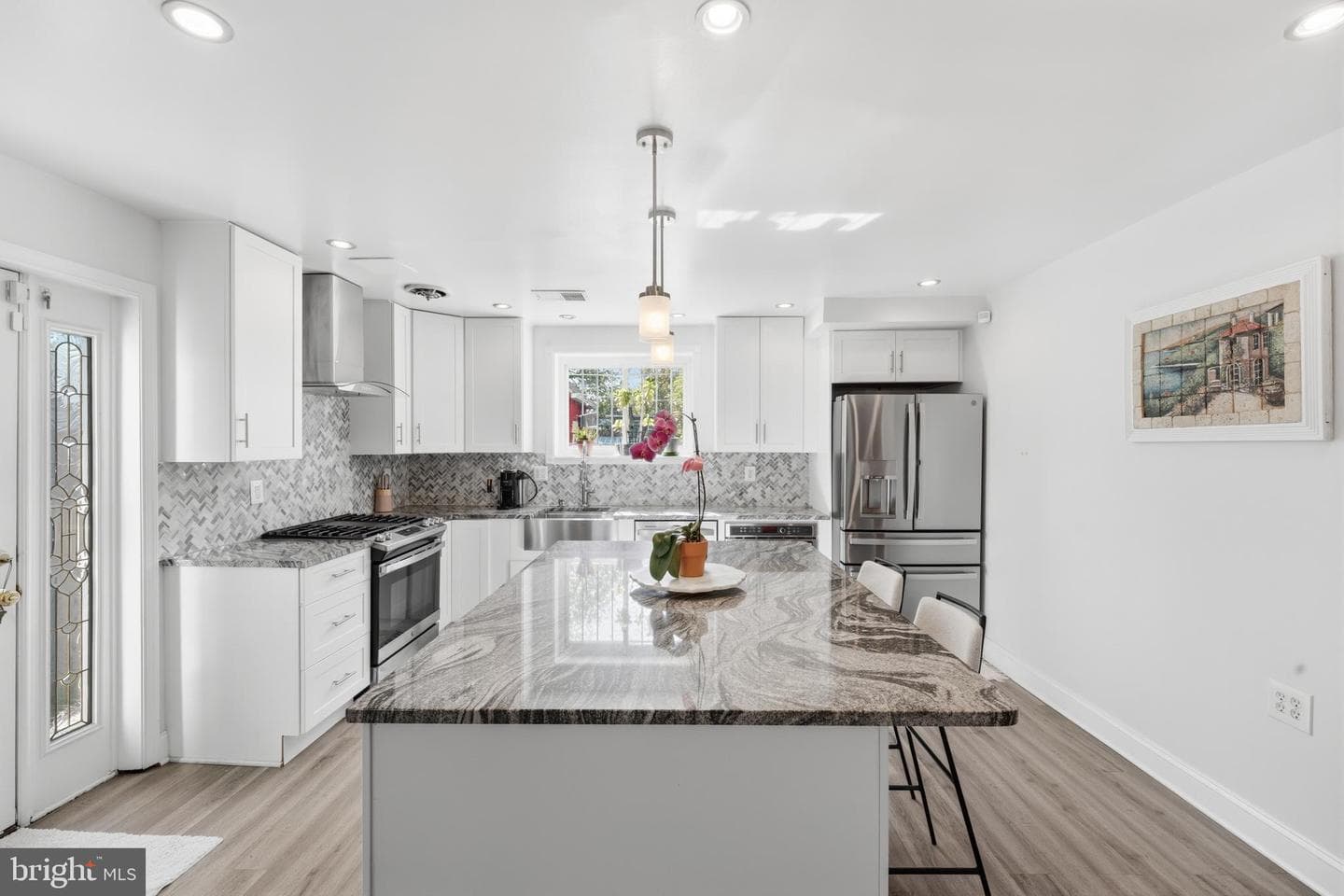 618 Geranium Street NW photo 3