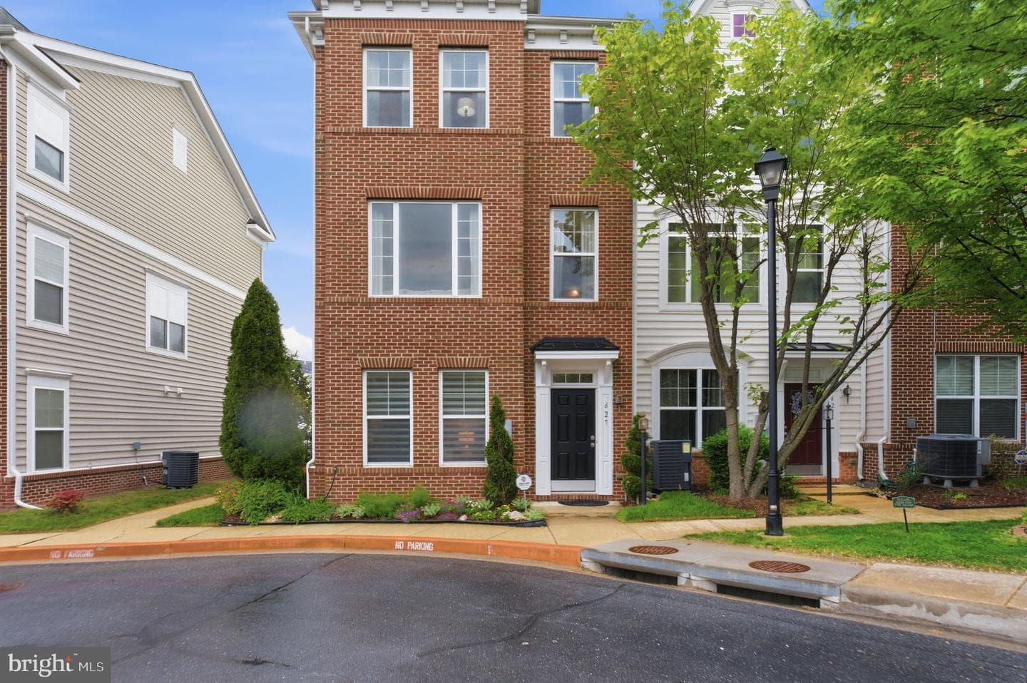 627 Ava Circle NE photo 2