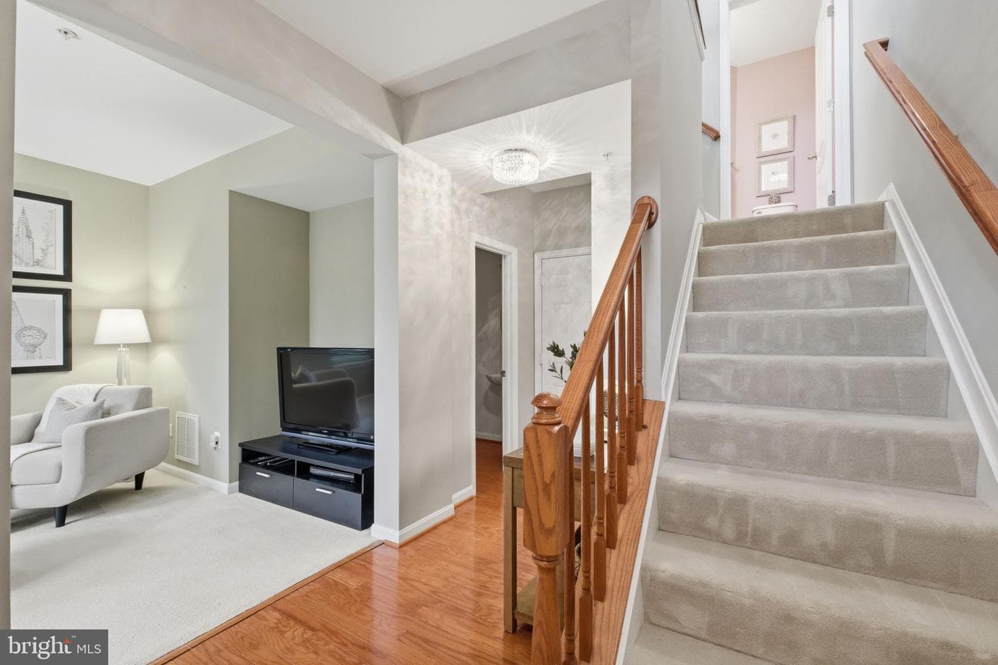 627 Ava Circle NE photo 4