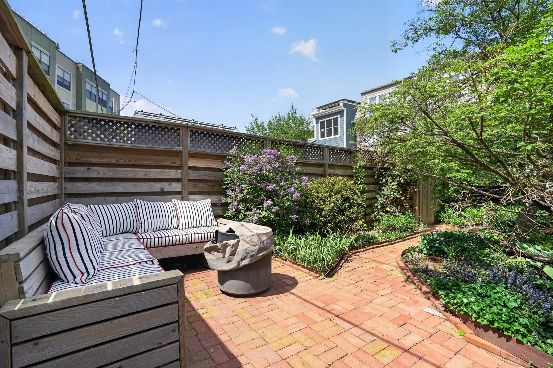 1233 E St SE photo 29