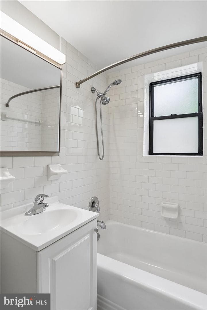 212 Oakwood Street SE #113 photo 36