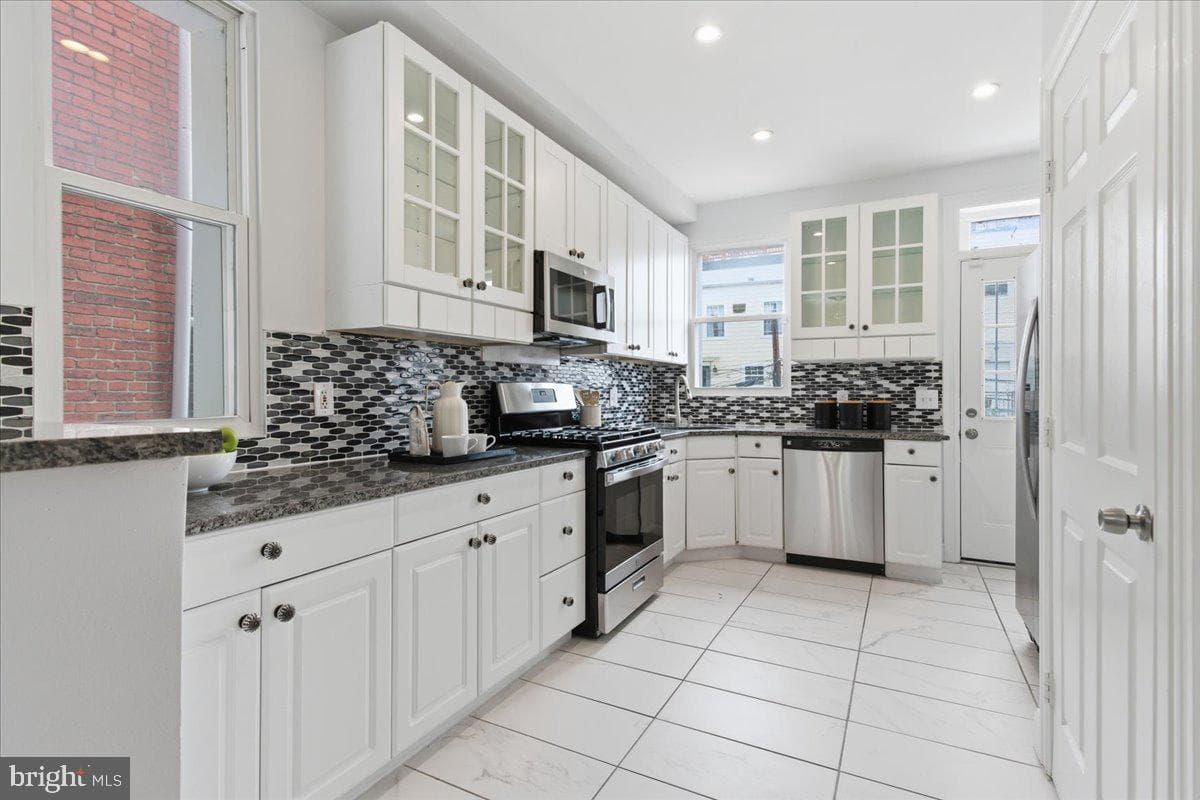 131 R Street NE #a photo 10