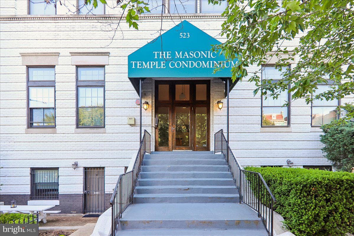 523 8th Street NE #302