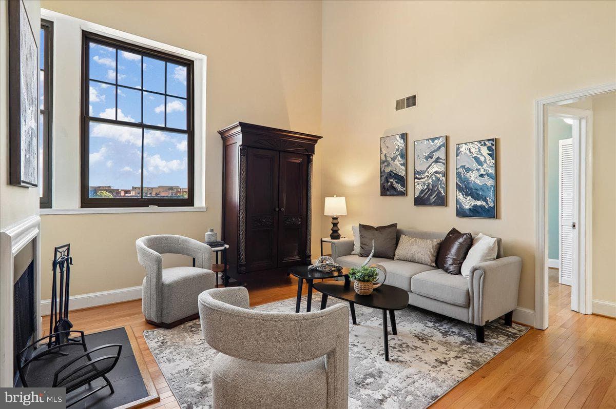 523 8th Street NE #302 photo 17