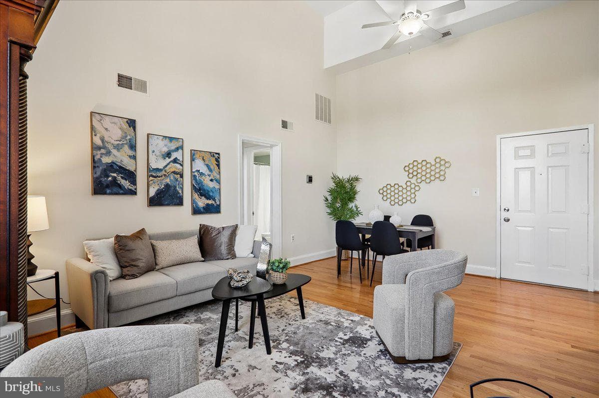 523 8th Street NE #302 photo 19