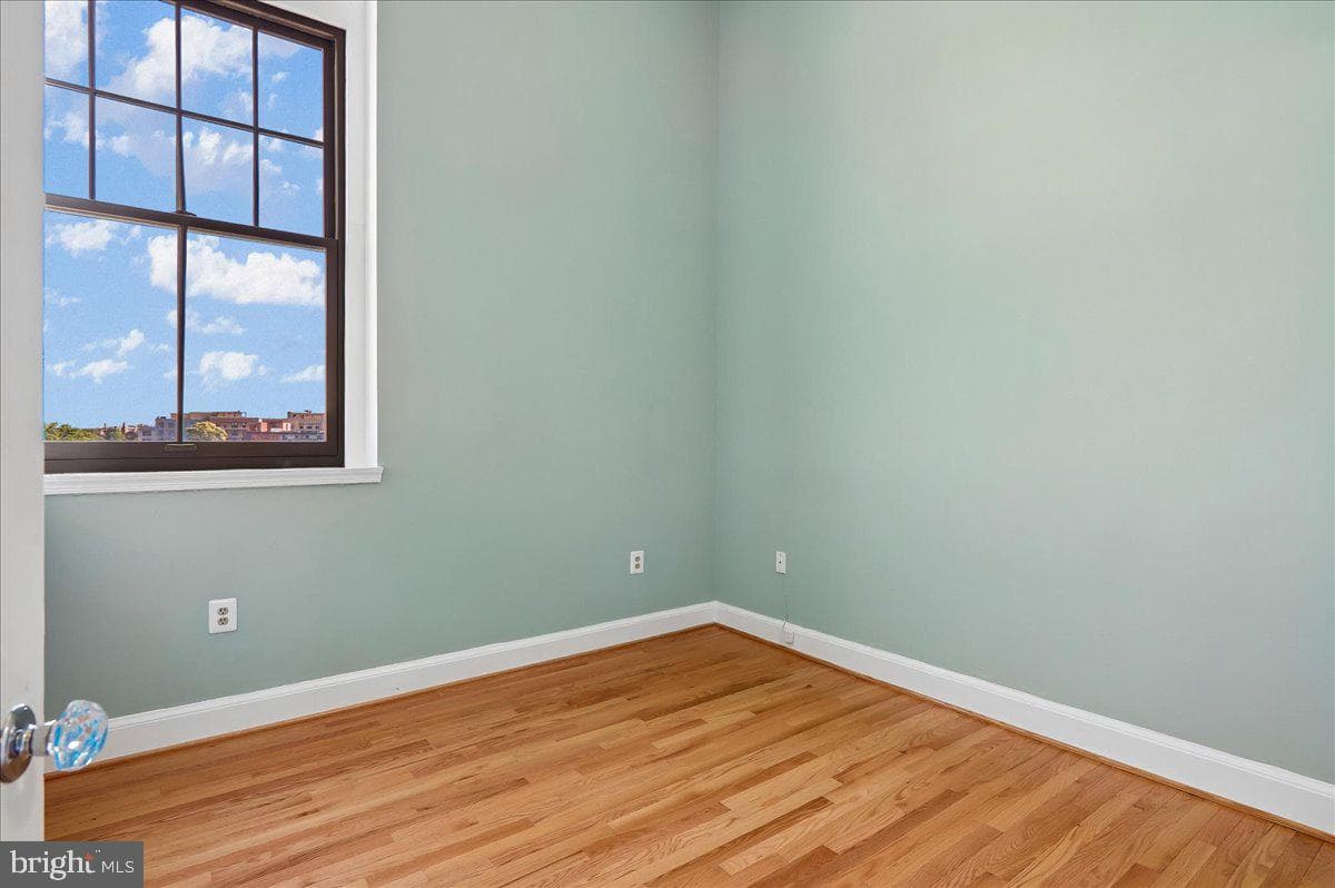 523 8th Street NE #302 photo 22