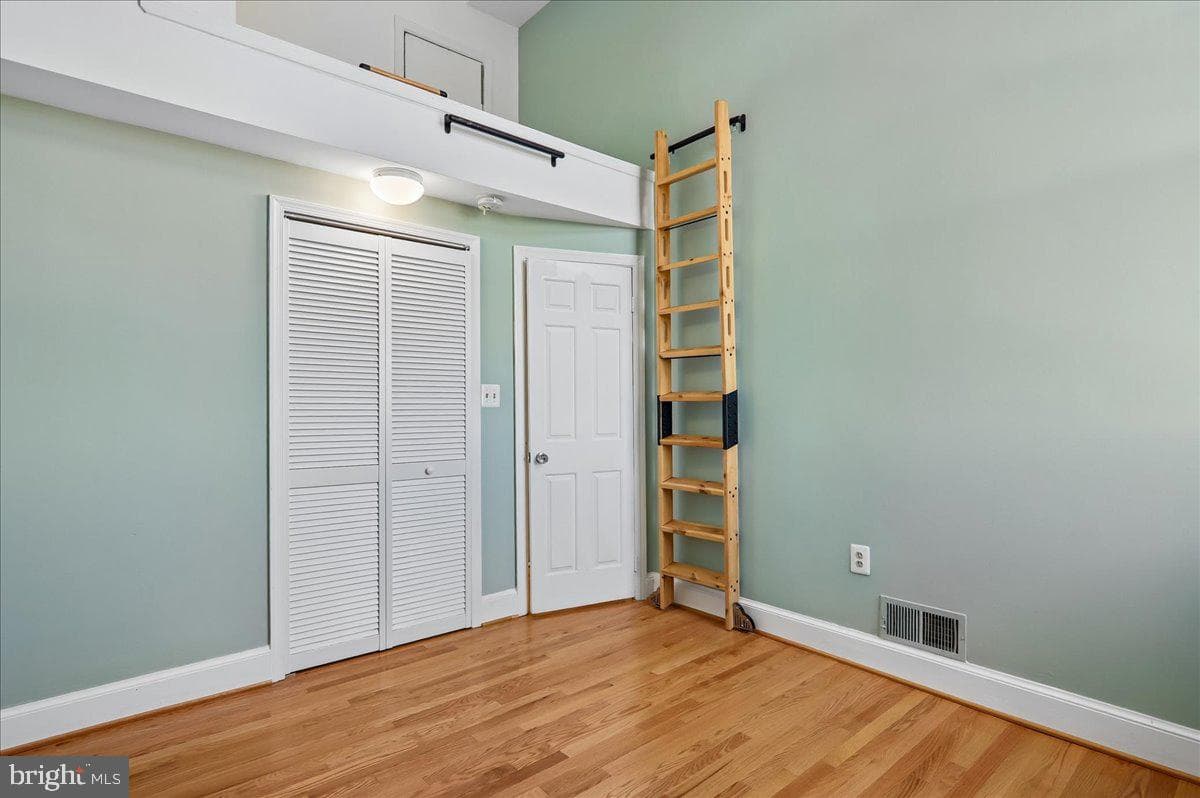 523 8th Street NE #302 photo 24