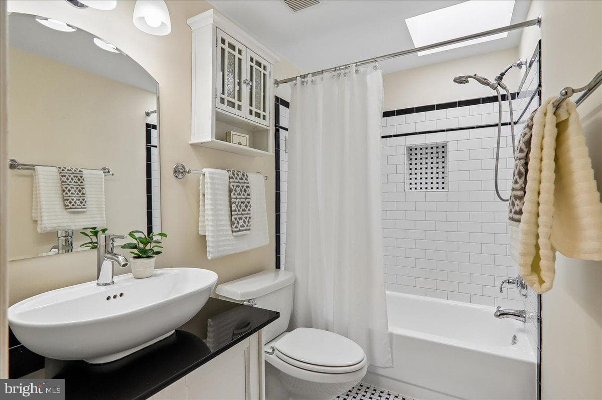 523 8th Street NE #302 photo 37