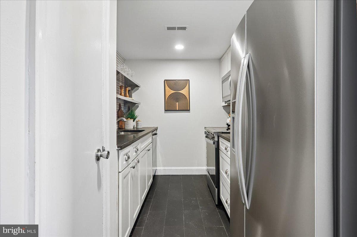 523 8th Street NE #302 photo 8