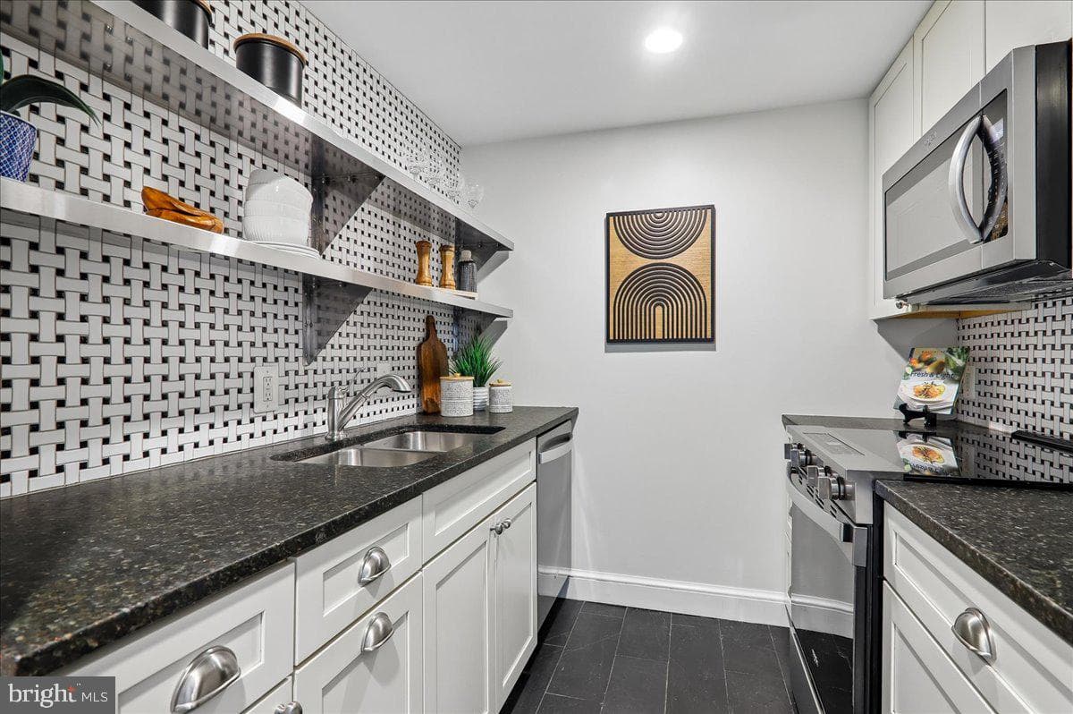 523 8th Street NE #302 photo 9