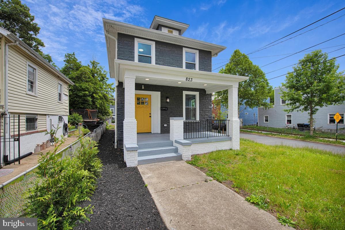 823 46th Street NE photo 2