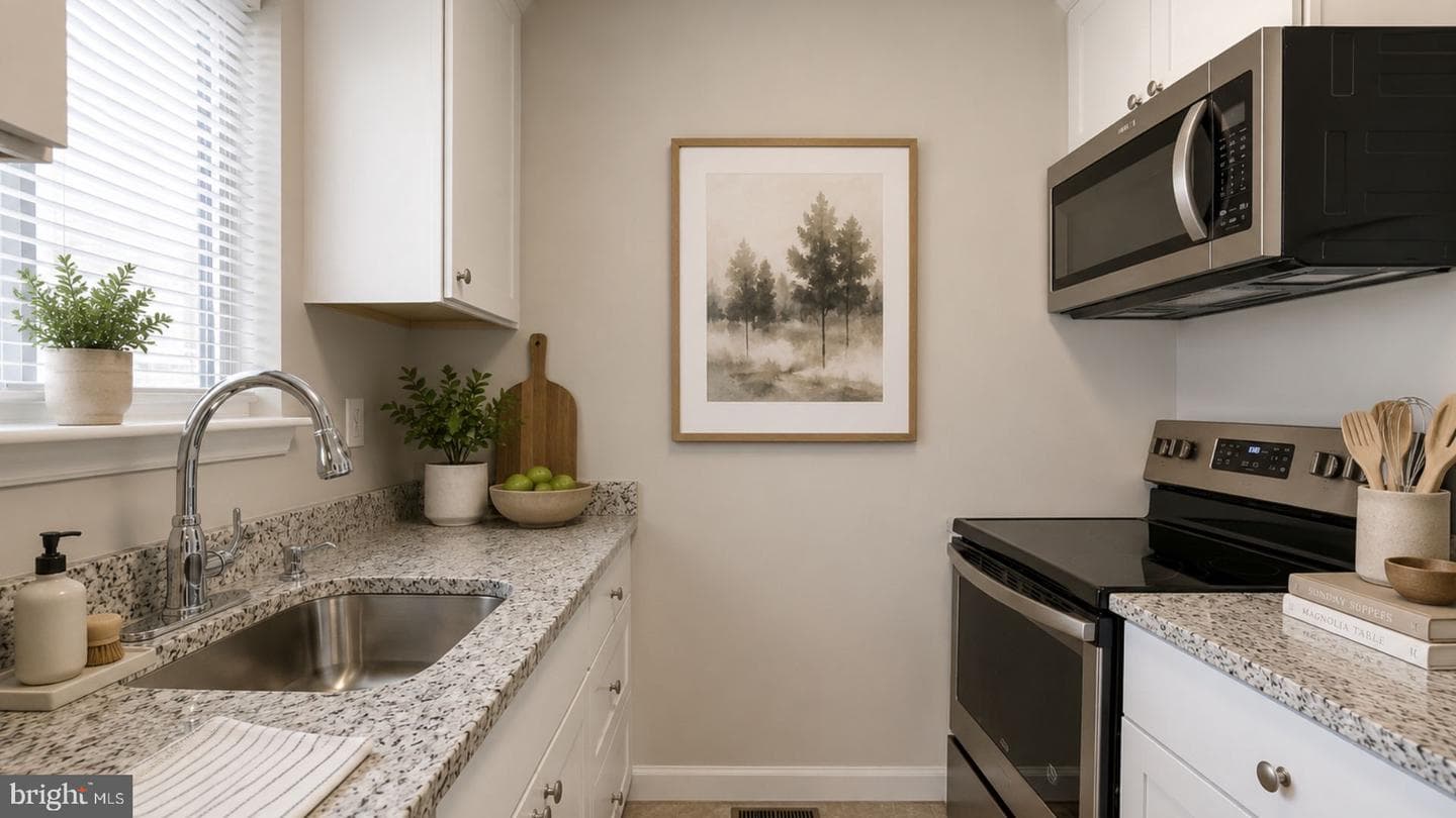 1102 Barnaby Terrace SE photo 25