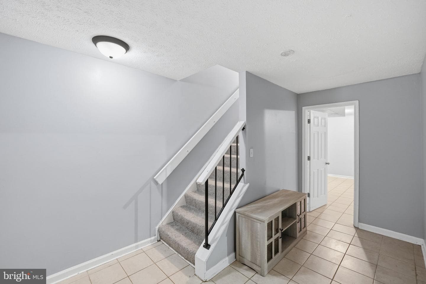 1102 Barnaby Terrace SE photo 9