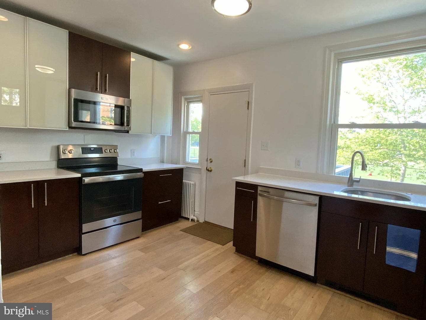 1772 E Street NE photo 8