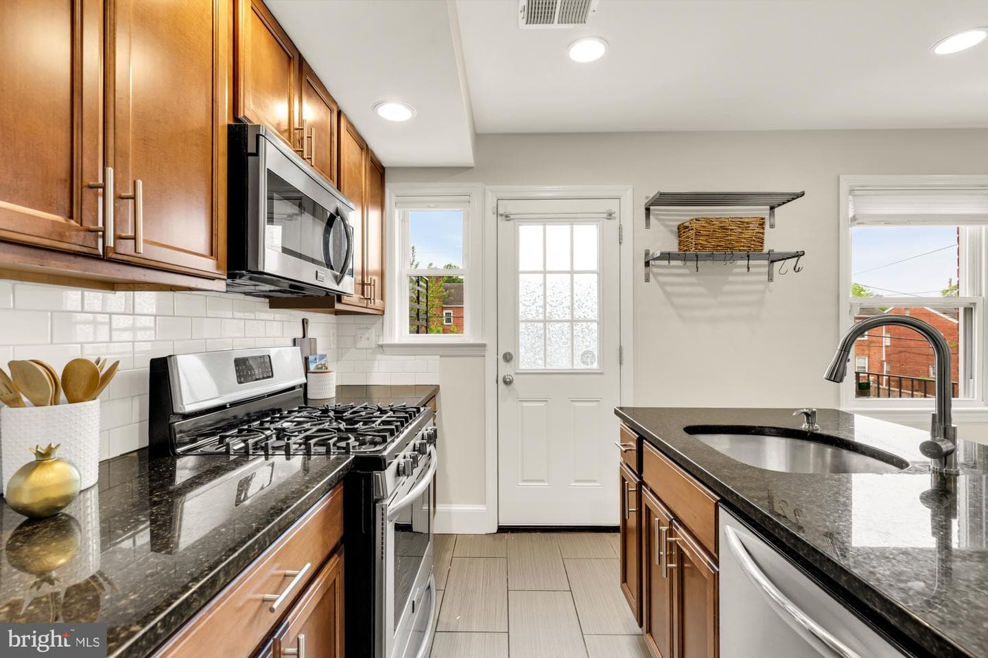 1917 T Place SE photo 18