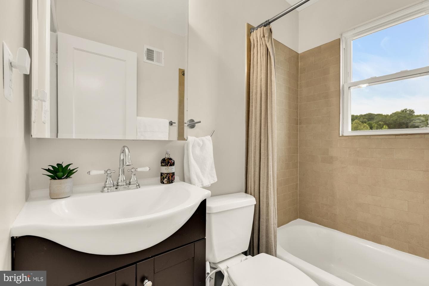 1917 T Place SE photo 29