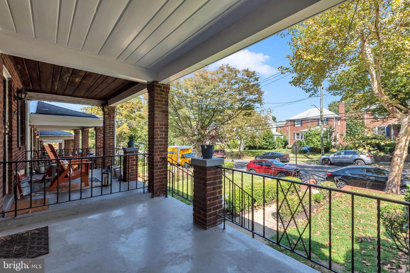 1527 Montana Avenue NE photo 3