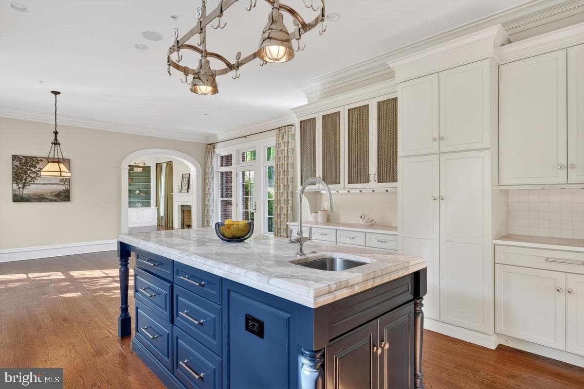1935 Foxview Circle NW photo 11