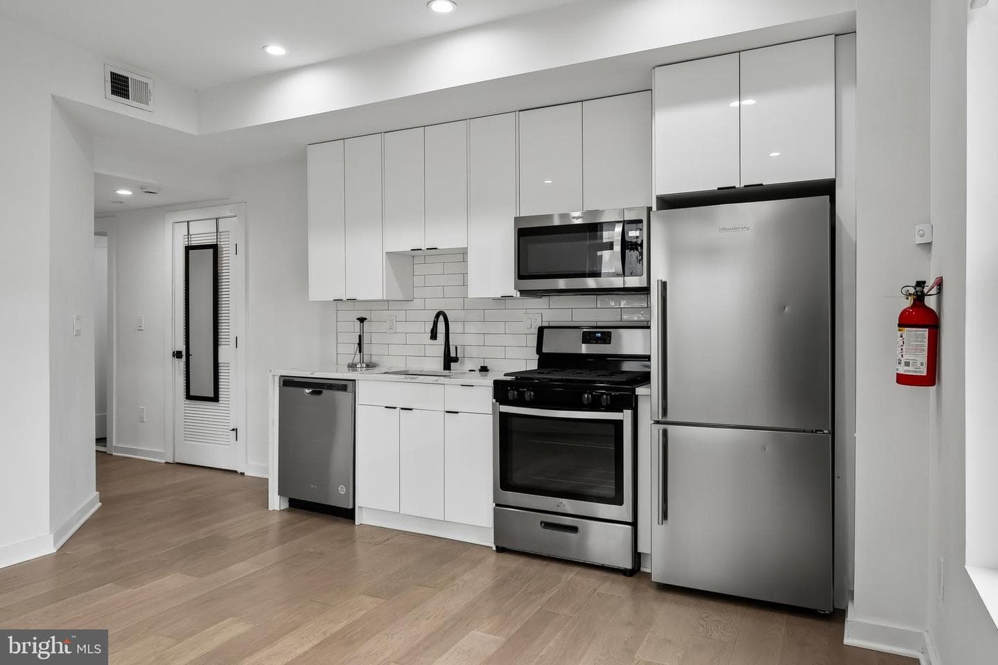 1019 17th Place NE #103 photo 8