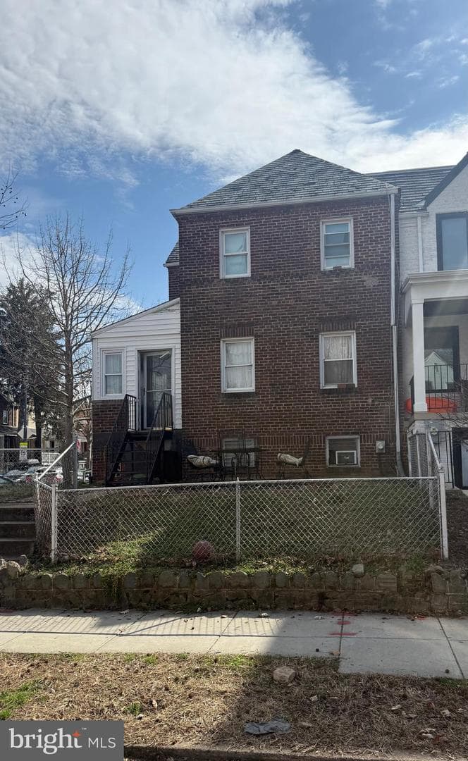 1741 D Street NE photo 1