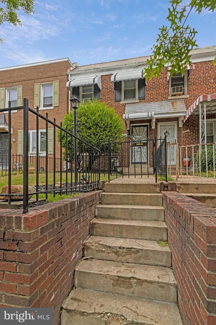 3316 Clay Street NE photo 4