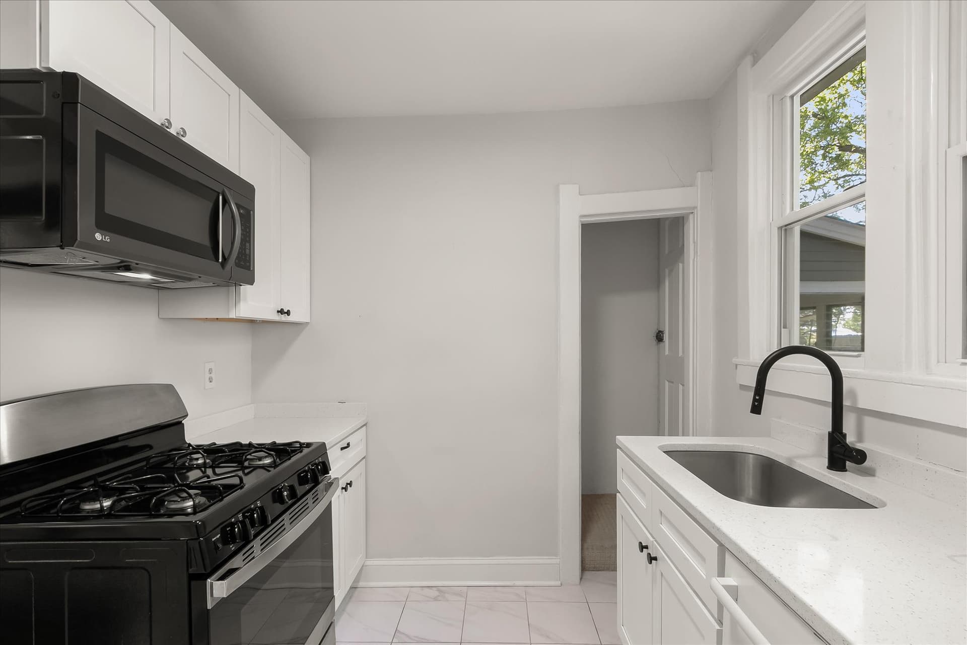 1403 Newton Street NE photo 11