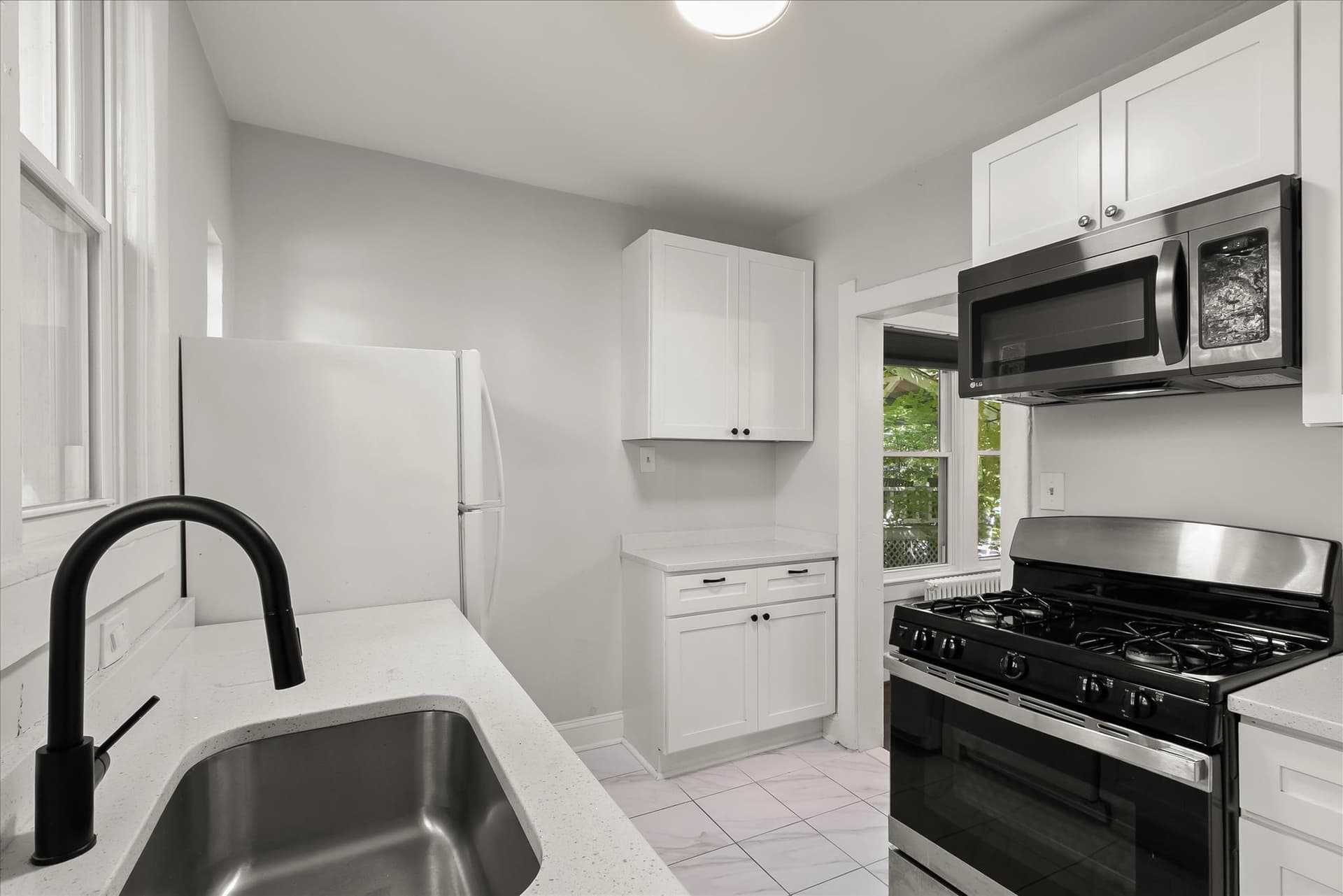 1403 Newton Street NE photo 12