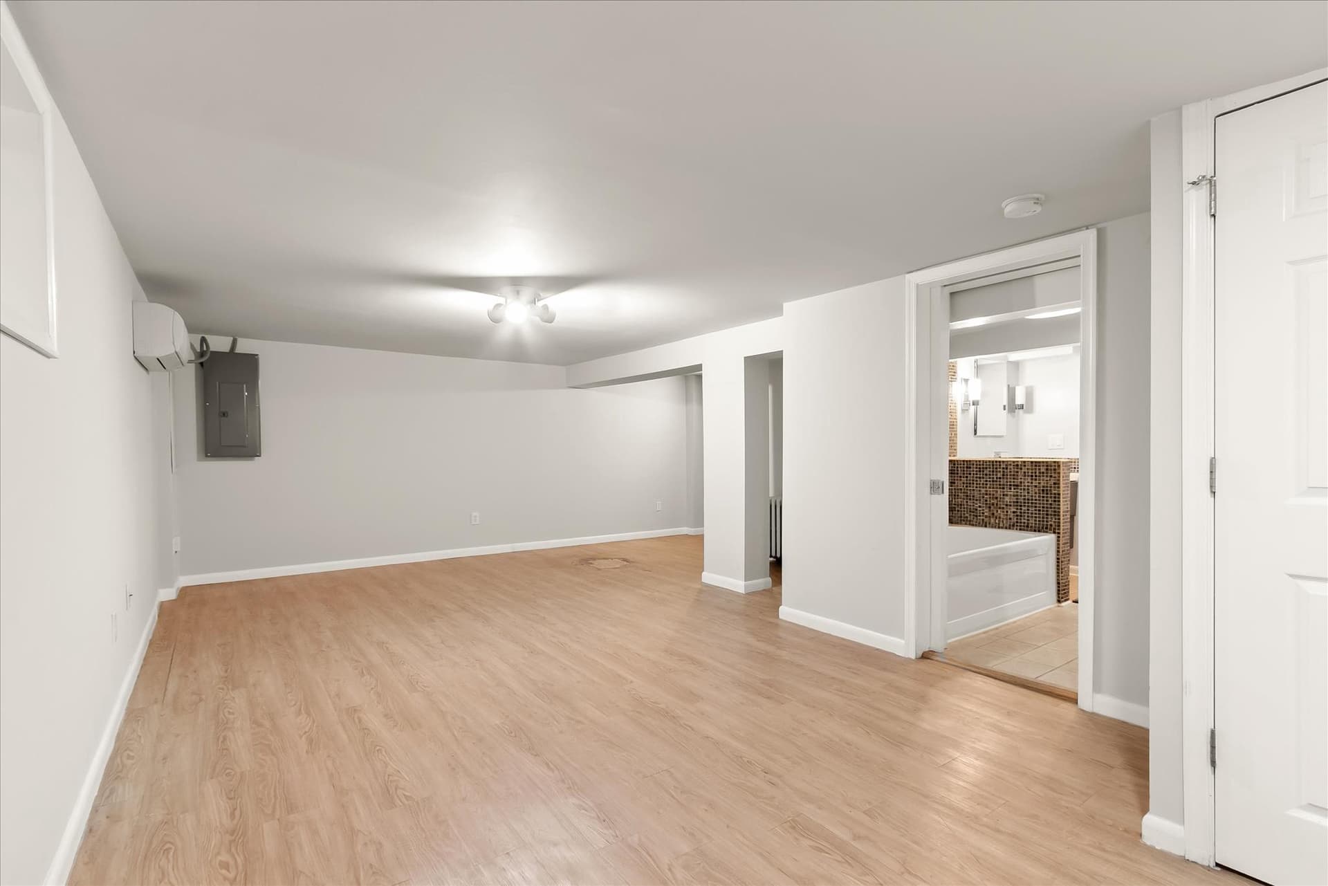 1403 Newton Street NE photo 32