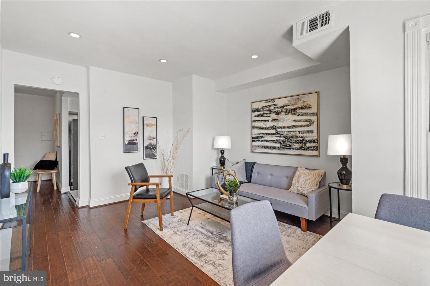 1040 6th Street NE #302 photo 3