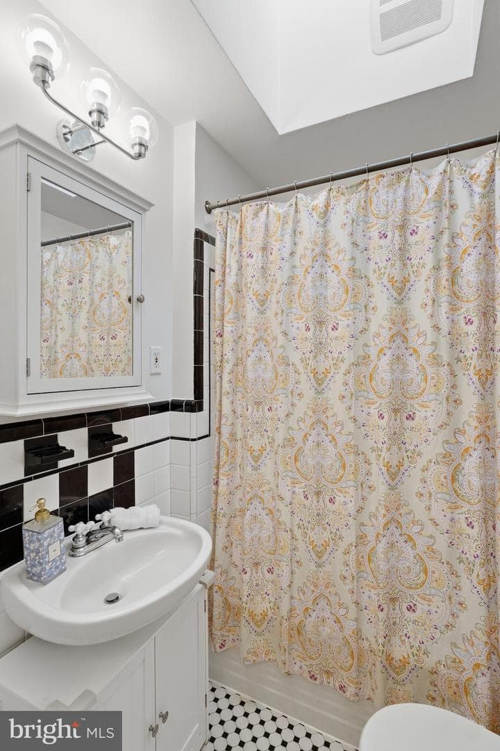5043 Dana Place NW photo 14