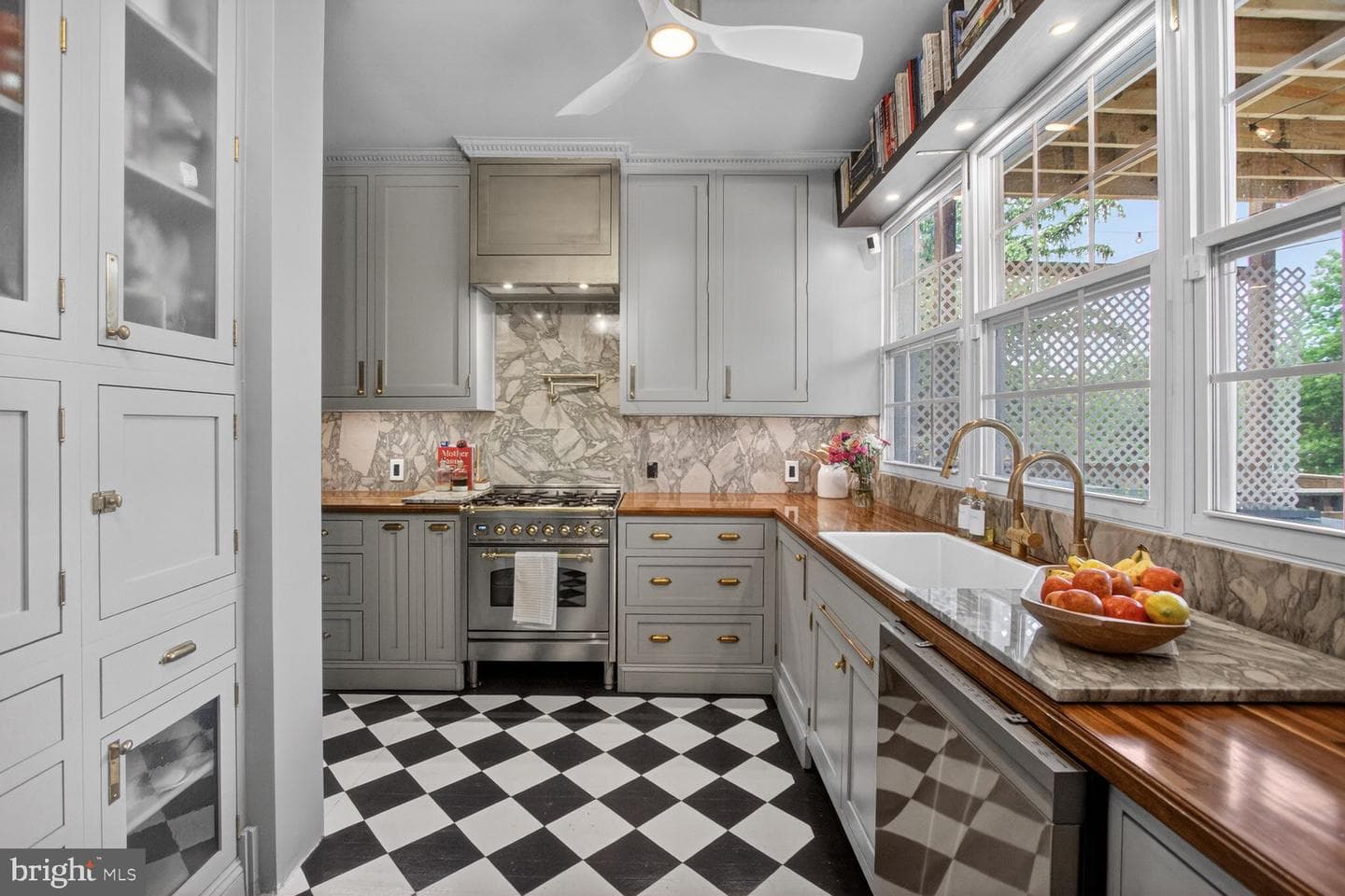 1395 Sheridan Street NW photo 11