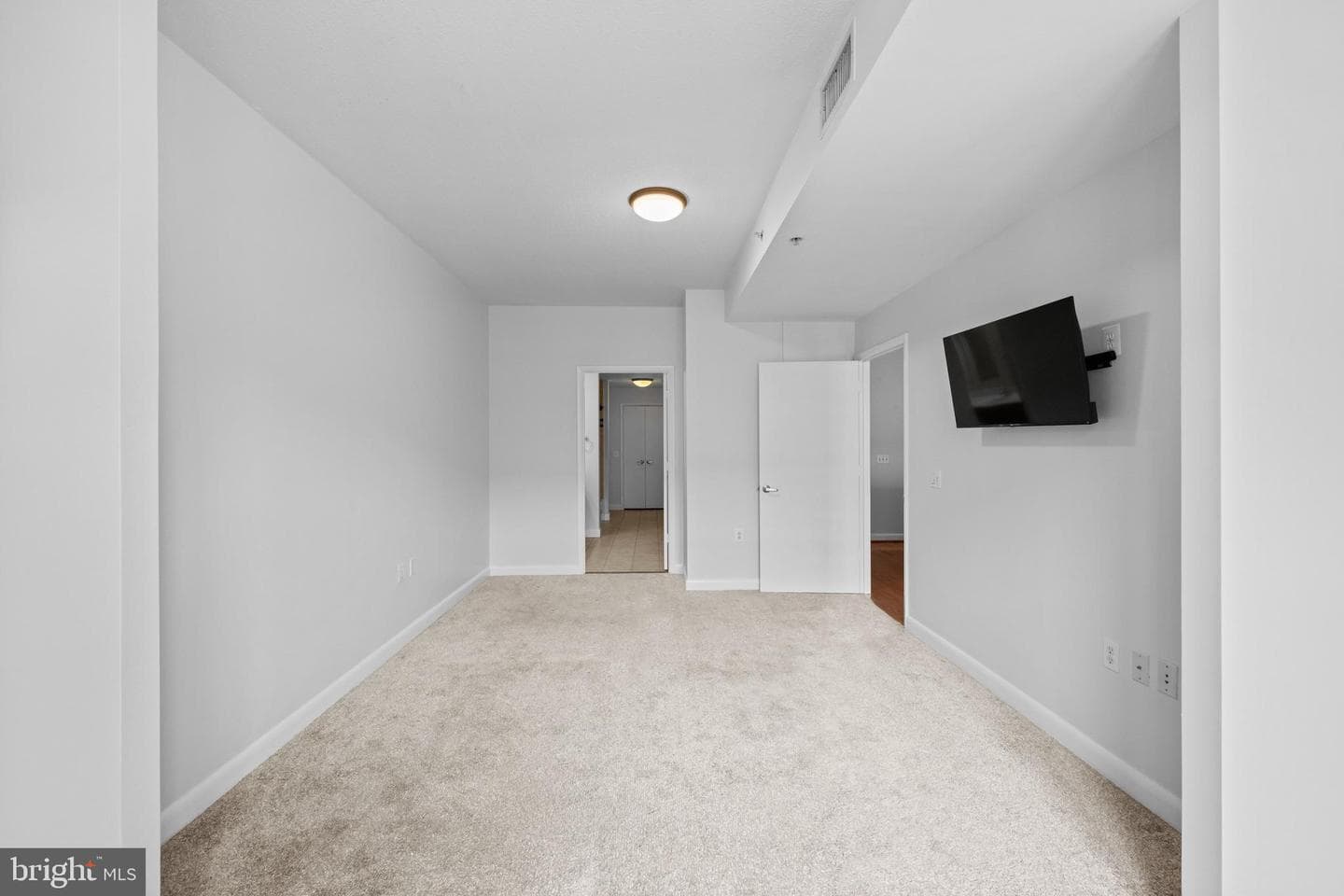 400 Massachusetts Avenue NW #621 photo 22
