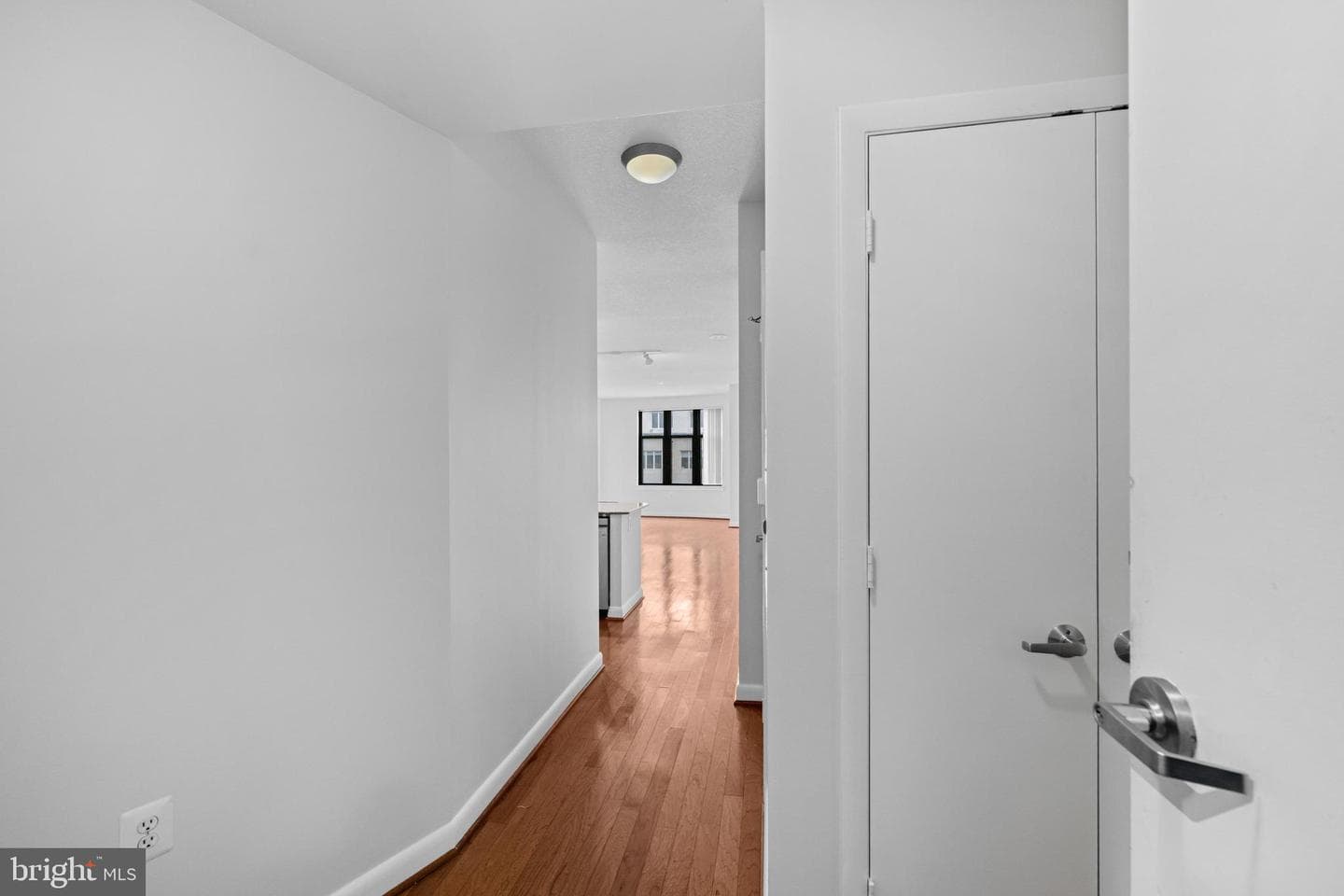 400 Massachusetts Avenue NW #621 photo 3