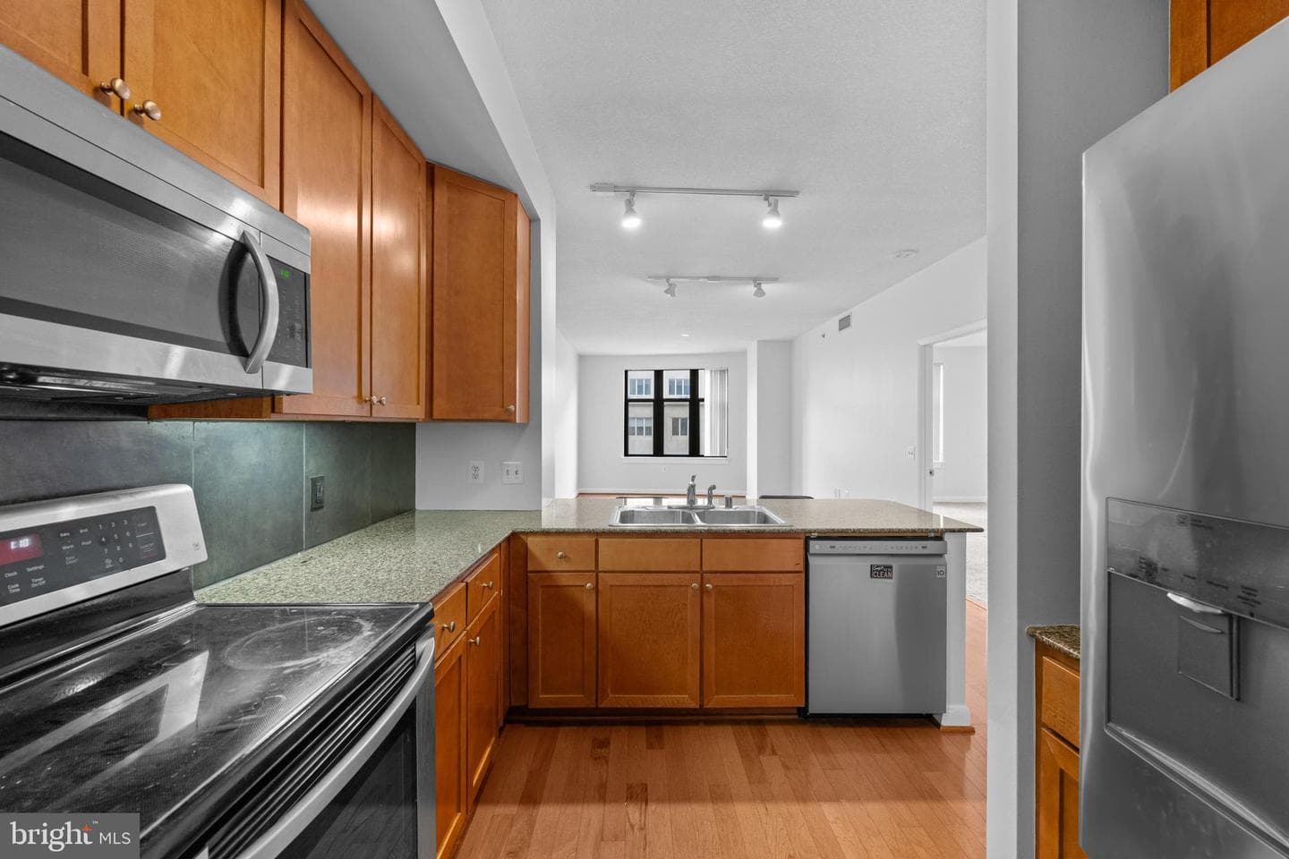 400 Massachusetts Avenue NW #621 photo 9