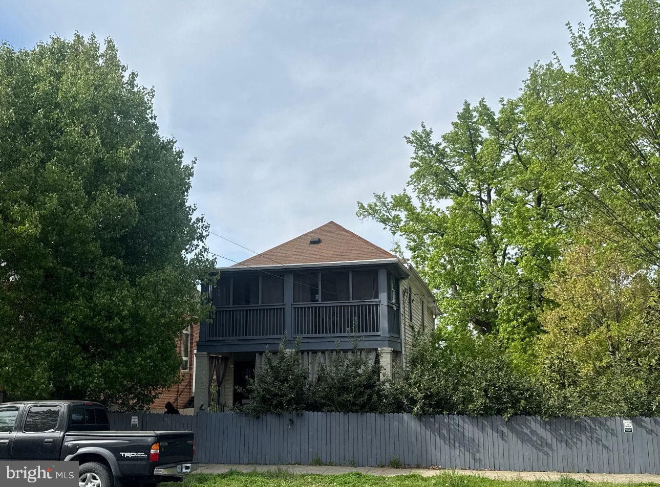 4818 Sheriff Road NE photo 3