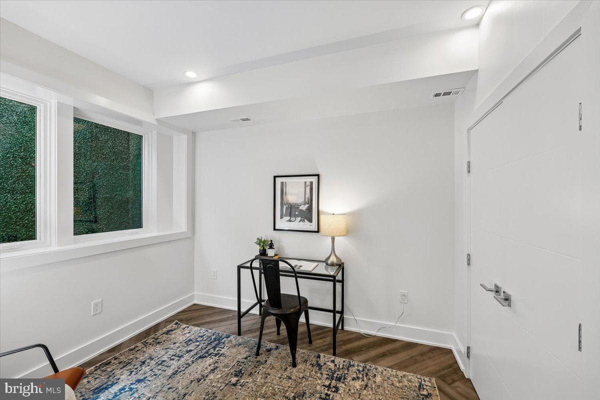 2429 Ontario Road NW #2 photo 28