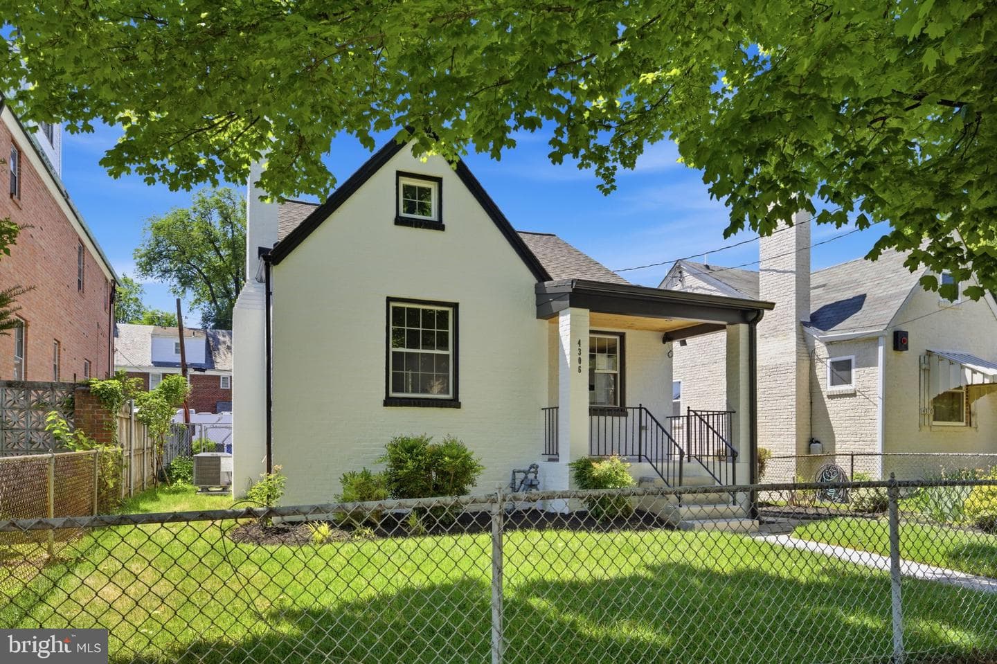 4306 22nd Street NE photo 3
