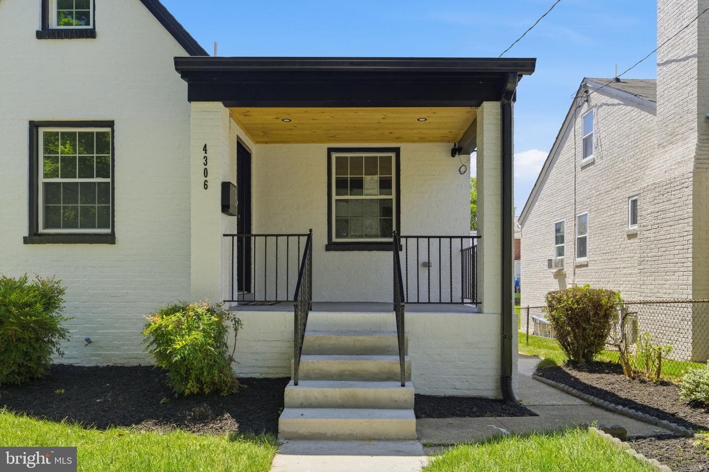 4306 22nd Street NE photo 5