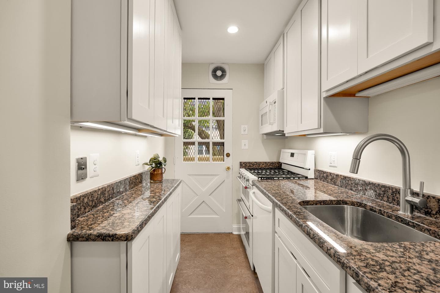1343 Ives Place SE photo 11