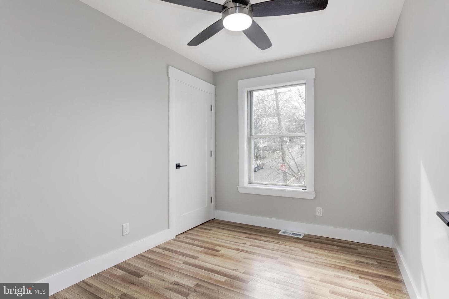 1366 Valley Place SE photo 23