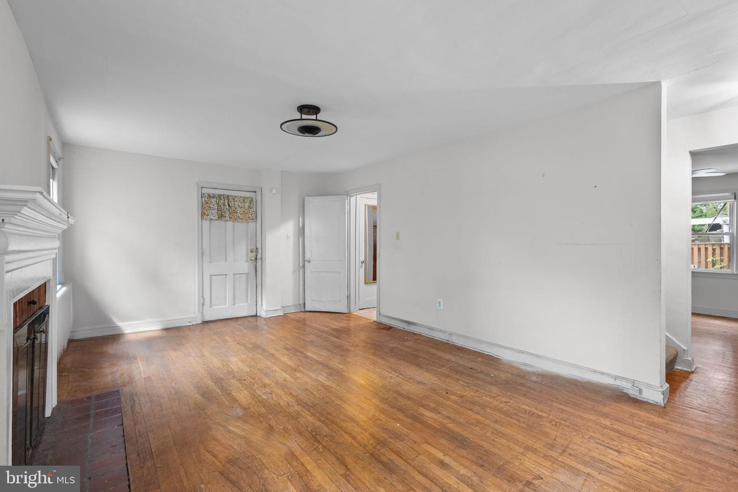 1711 Girard Street NE photo 5