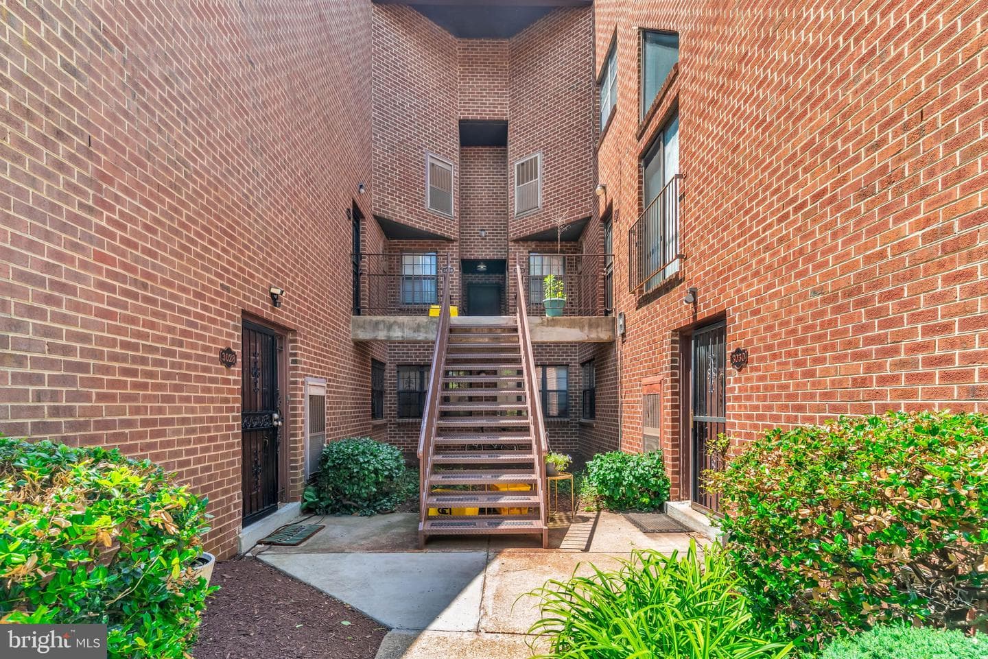 3040 Pineview Court NE photo 4