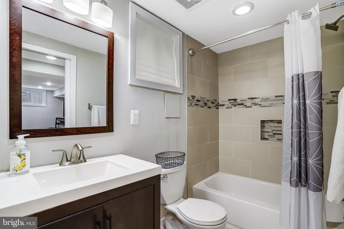 2201 Taylor Street NE photo 22