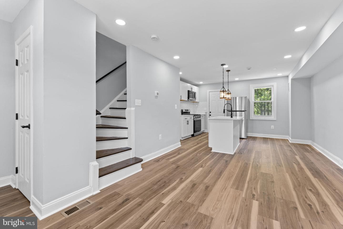 1447 Bangor Street SE photo 3