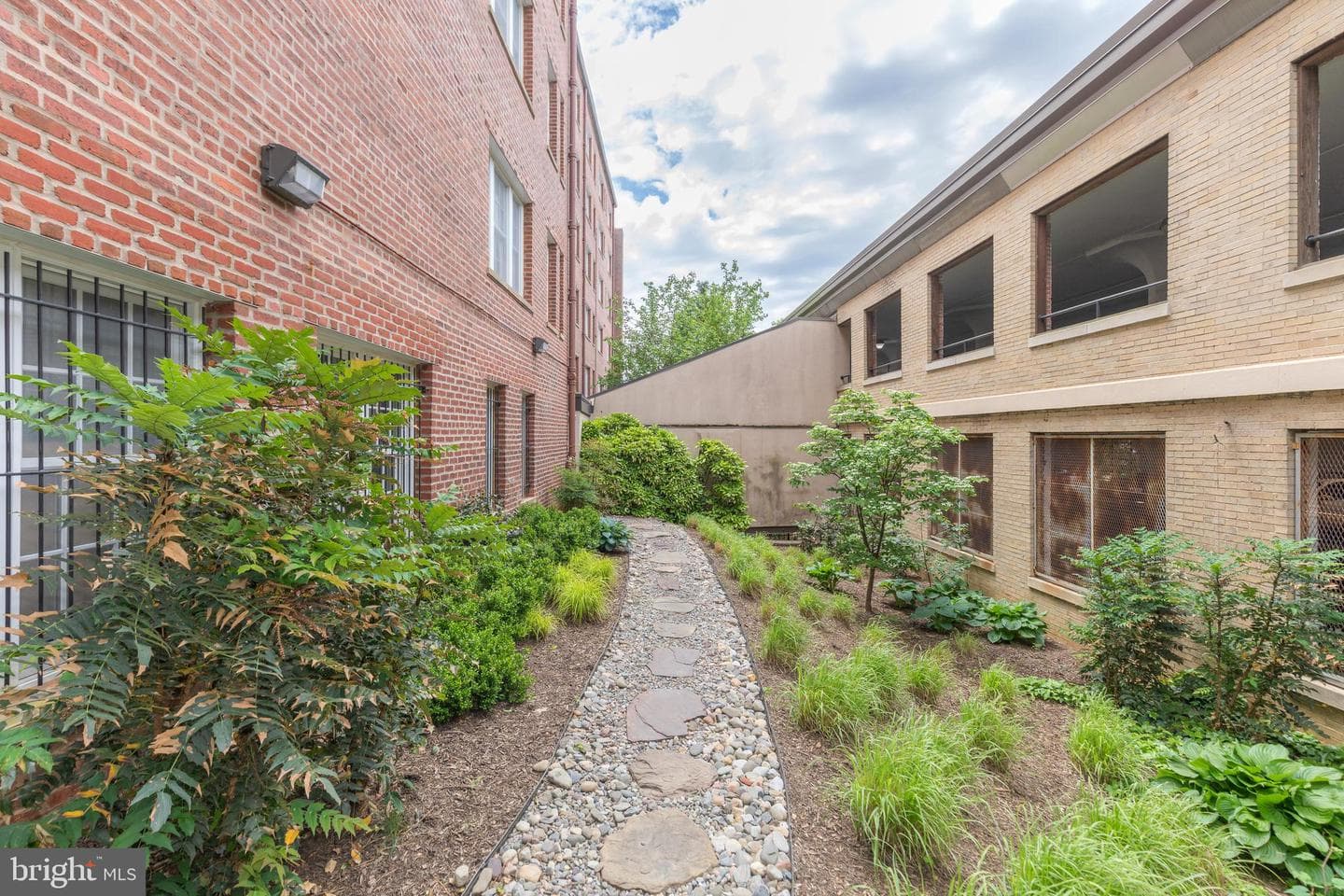 1661 Crescent Place NW #306 photo 33
