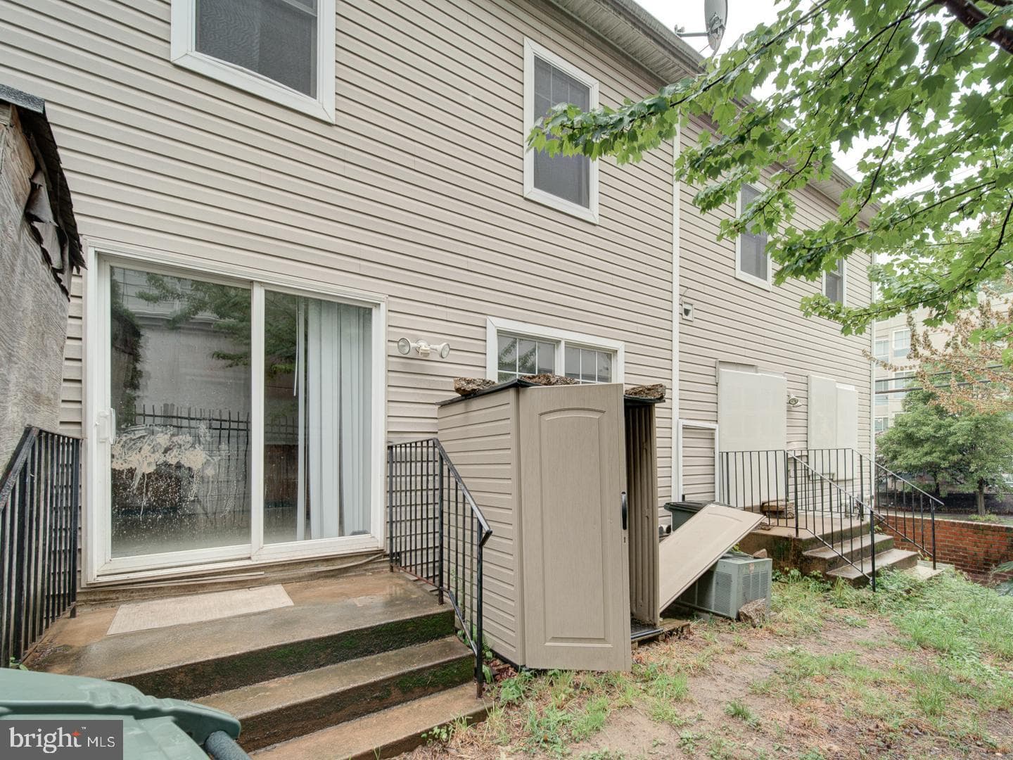 881-A Barnaby Street SE photo 45