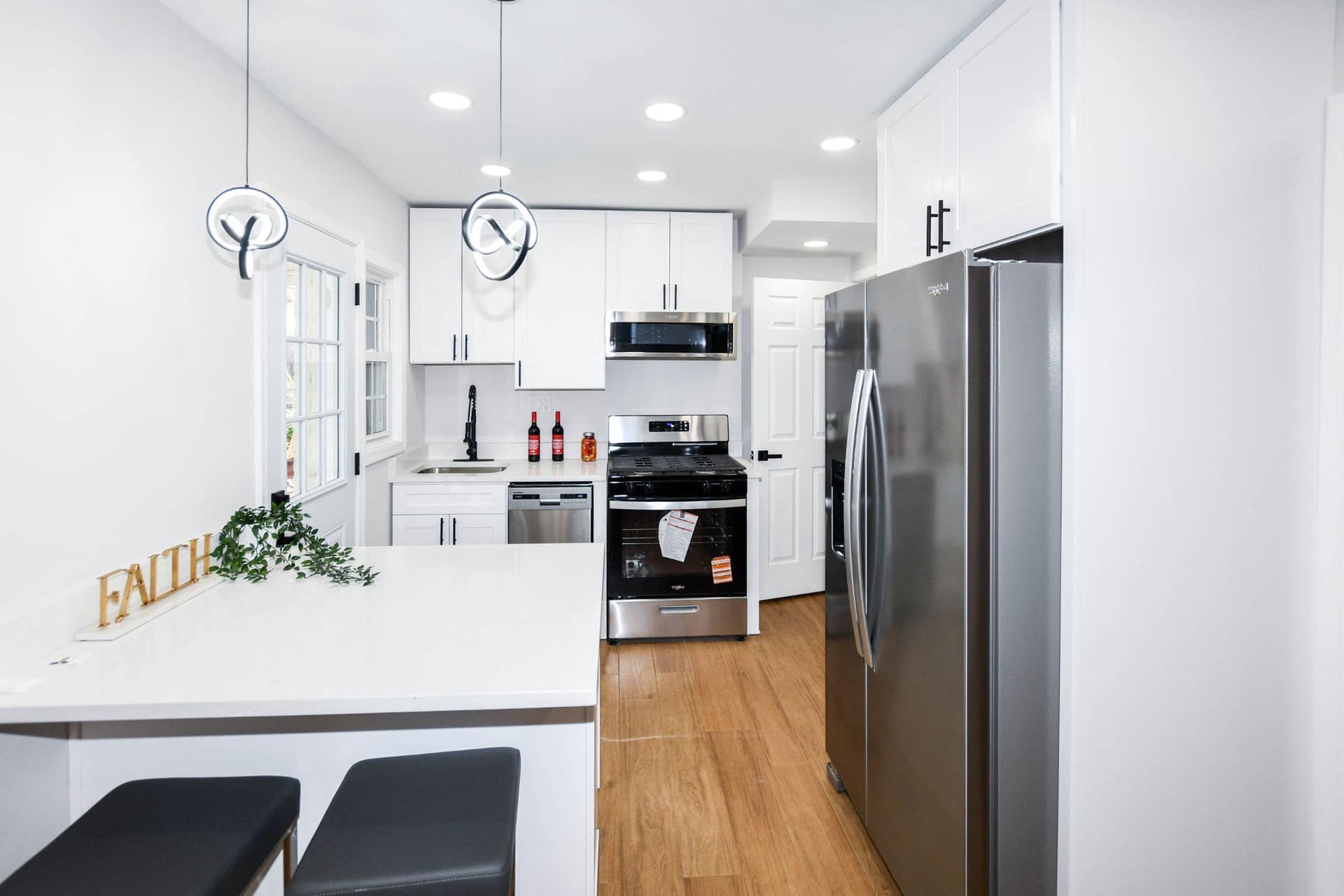 334 Nicholson Street NE photo 4