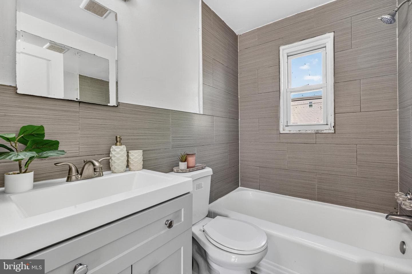 206 53rd Street NE photo 13
