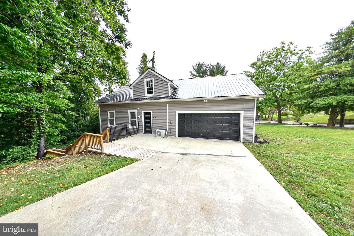 3704 Suitland Road SE photo 3